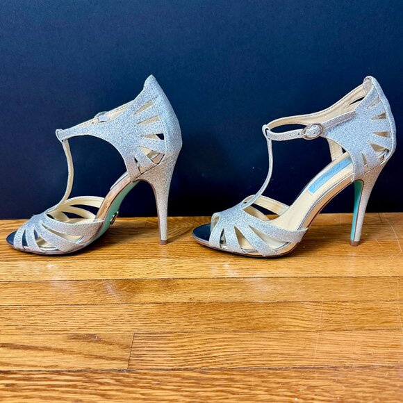 Blue by Betsey Johnson Silver T-Strap Stiletto Heel Evening Shoes, Sz. 6 - Picture 2 of 9